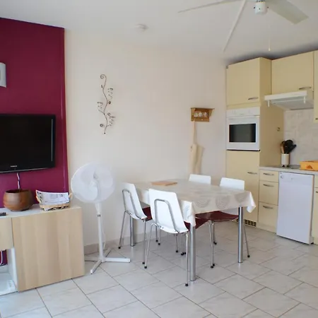 Studio Cabine 4 Personnes Avec Piscine En Front De Mer *